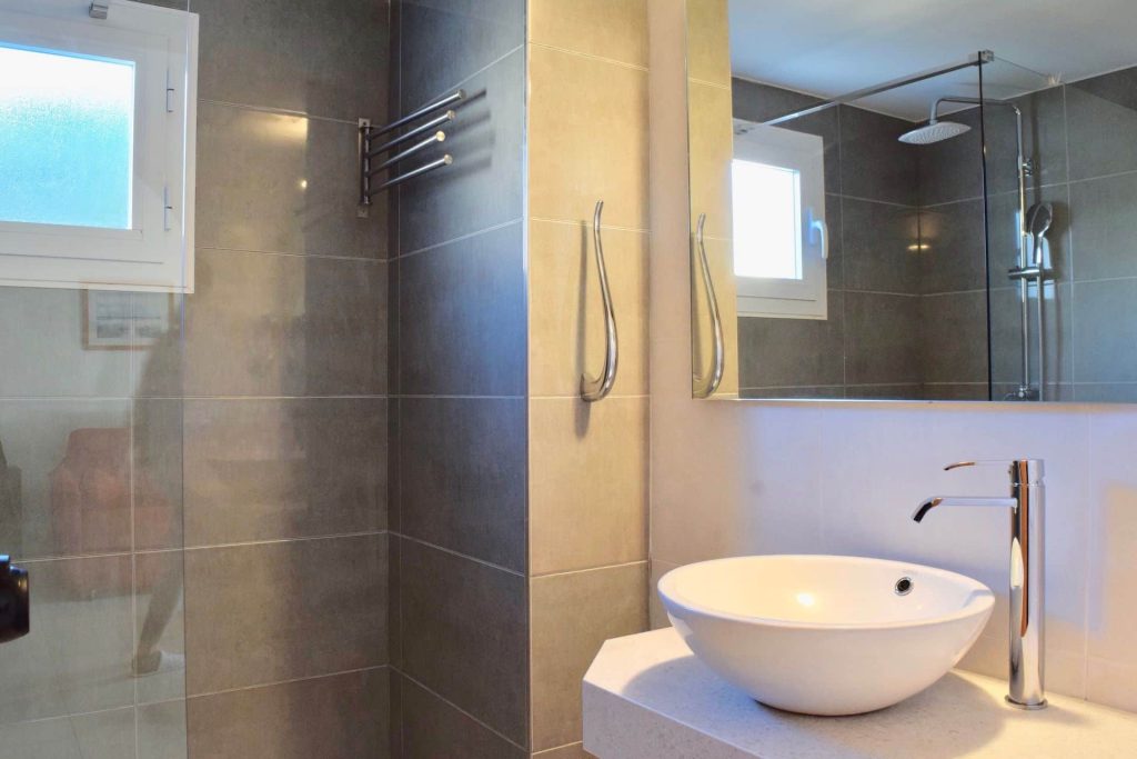 SMALL-PIC-New-Designers-bathroom-101-